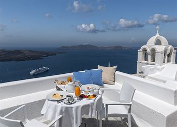 Aigialos Luxury Traditional Settlement in Santorini